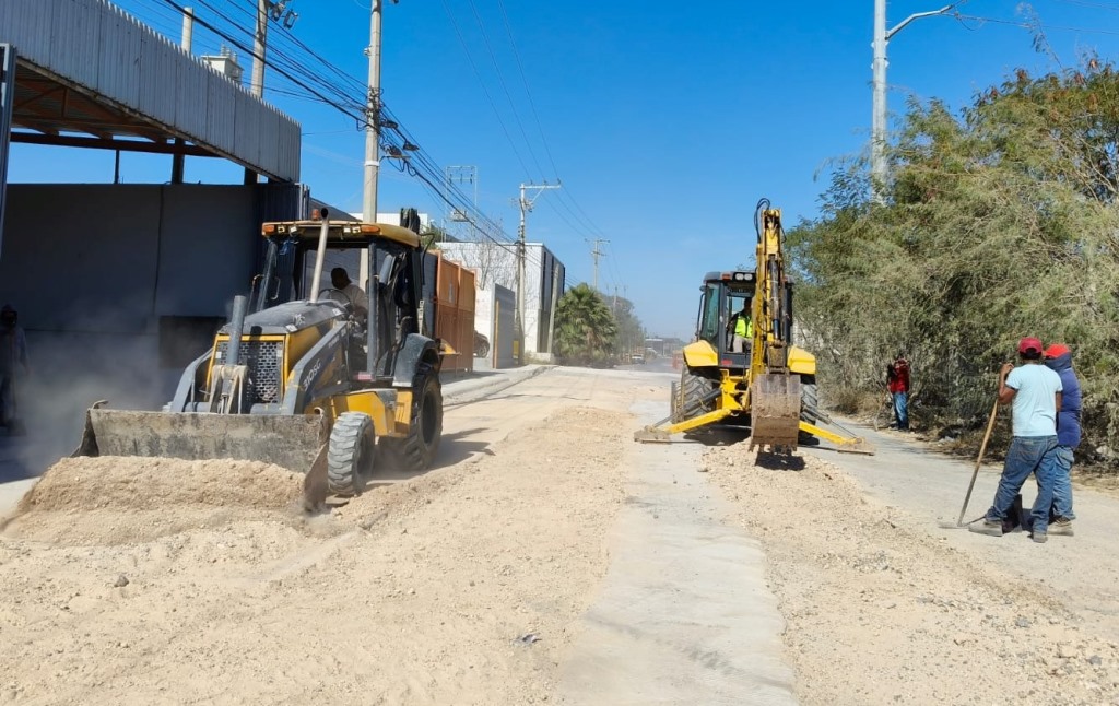 Ejecuta COMAPA trabajos de reposición de carpeta asfáltica en la colonia Campestre