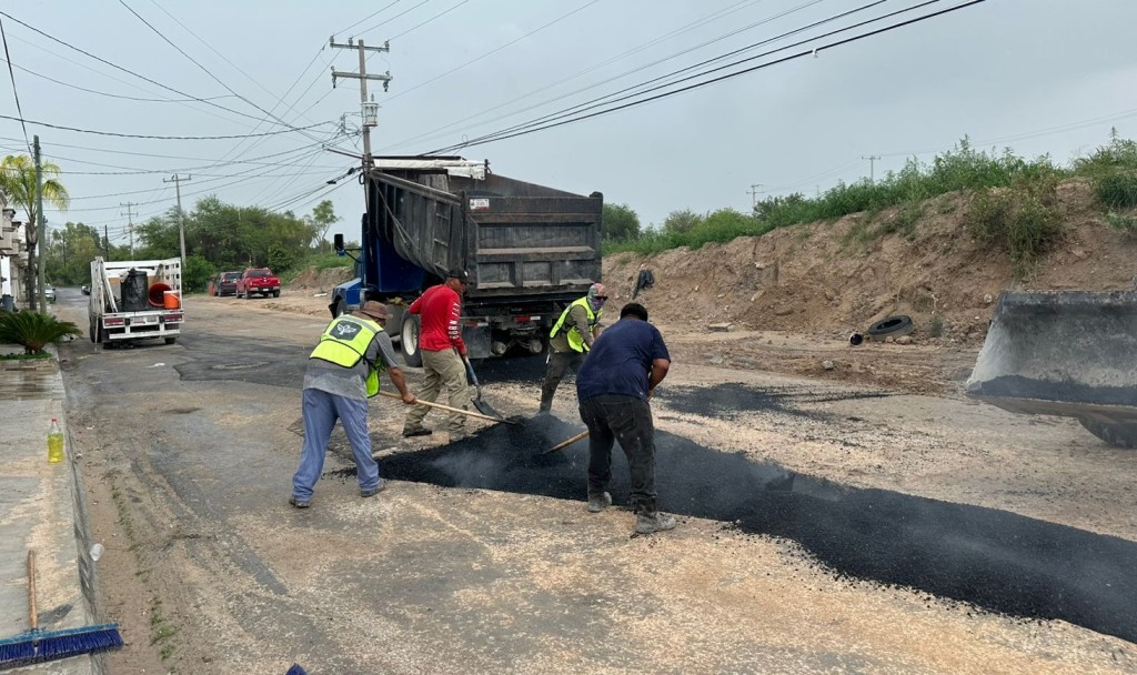 Realiza COMAPA trabajos de bacheo en sectores intervenidos por obras de reparación